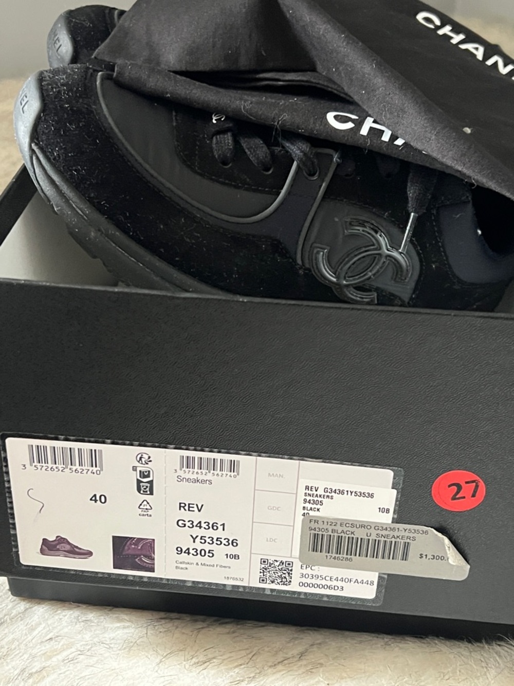 CHANEL Black unisex  Low-Top CC Emblem Sneakers - Picture 6 of 9